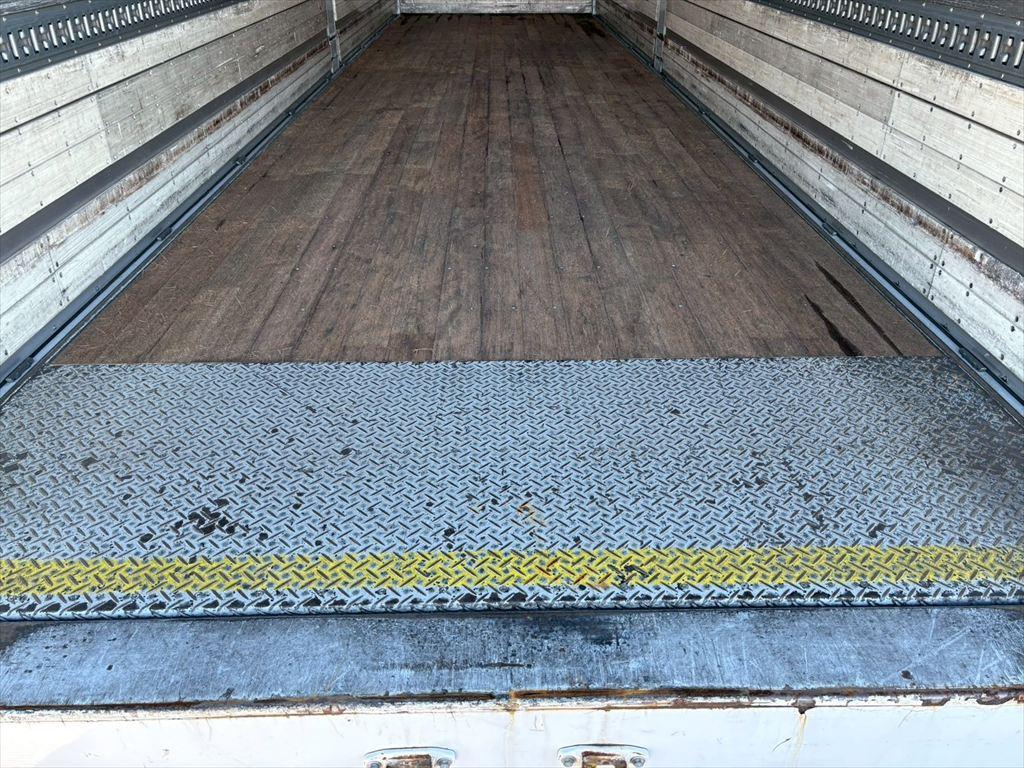 日野 プロフィア QPG-FR1EXEG(6x2)の写真8