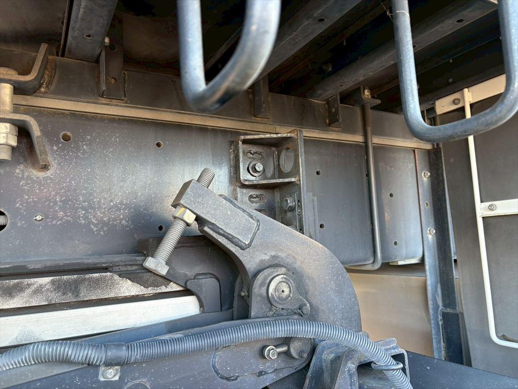 日野 プロフィア QPG-FR1EXEG(6x2)の写真15