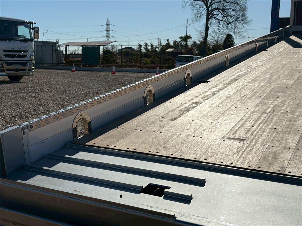 いすゞ ギガ 2PG-CYJ77C(8x4)の写真10