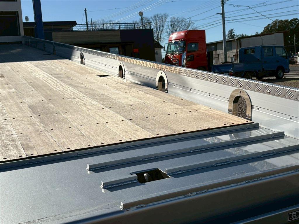 いすゞ ギガ 2PG-CYJ77C(8x4)の写真11