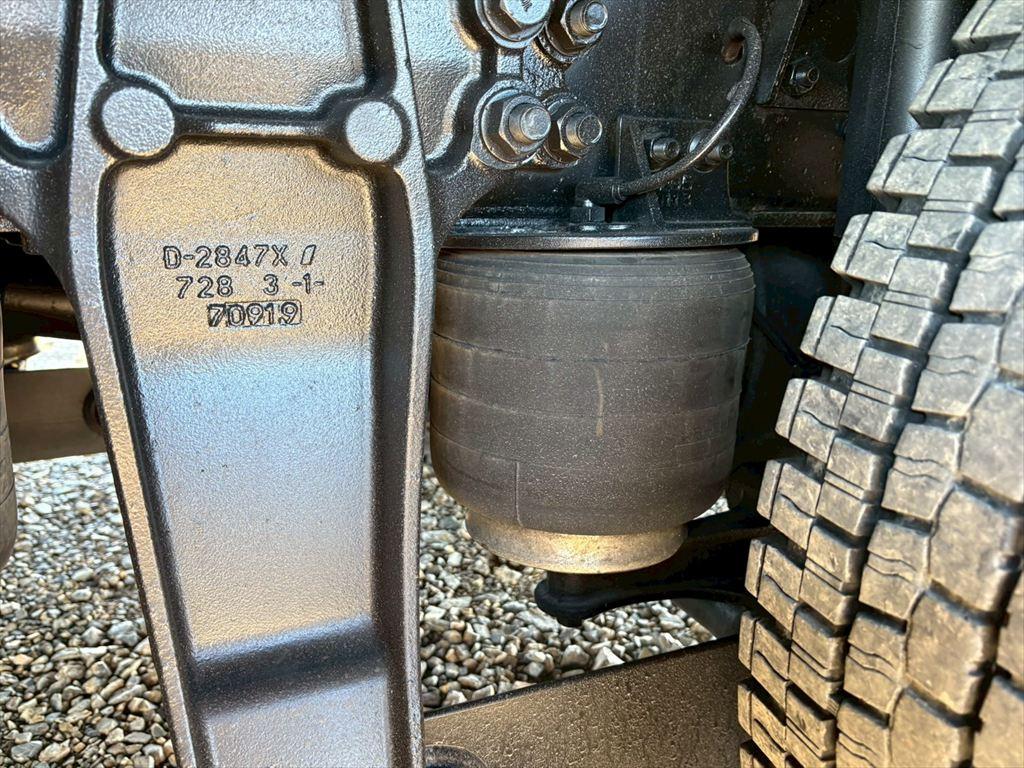 いすゞ ギガ 2PG-CYJ77C(8x4)の写真16