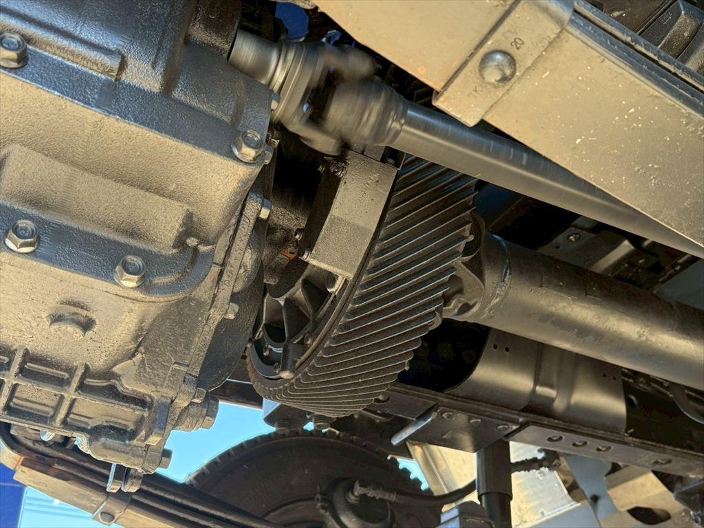 いすゞ ギガ 2PG-CYJ77C(8x4)の写真17