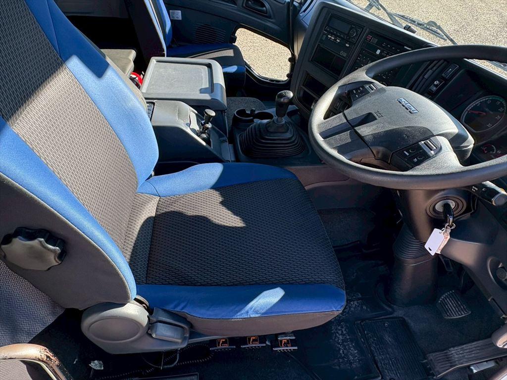 いすゞ ギガ 2PG-CYJ77C(8x4)の写真21