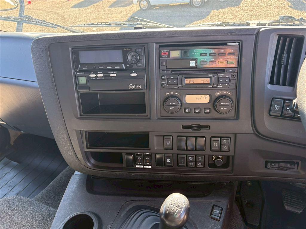 いすゞ ギガ 2PG-CYJ77C(8x4)の写真22