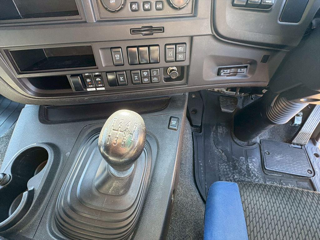 いすゞ ギガ 2PG-CYJ77C(8x4)の写真23