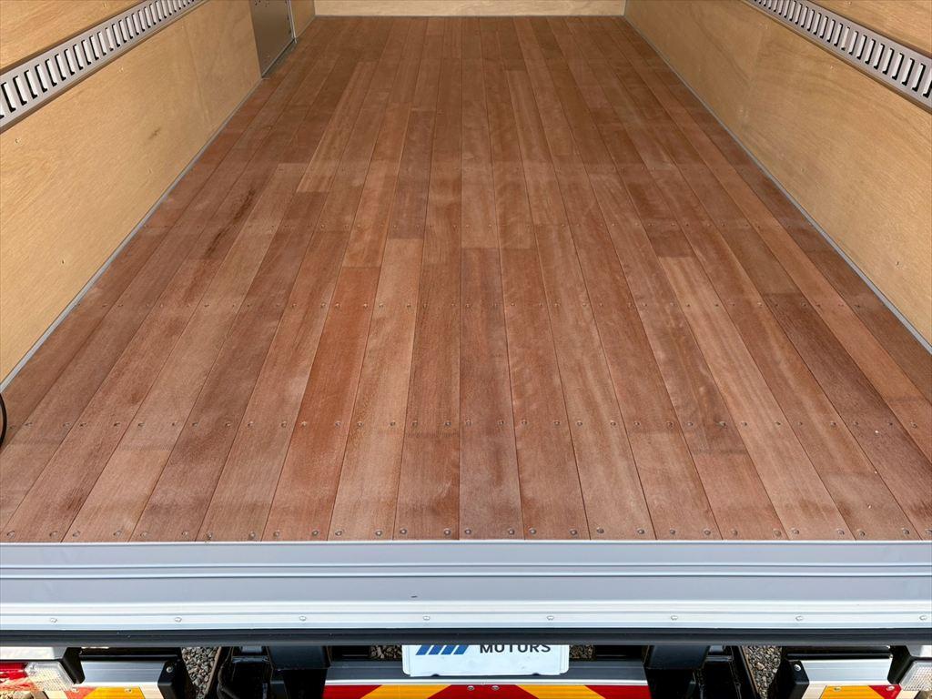 三菱 キャンター 2PG-FEB80(2WD)の写真8