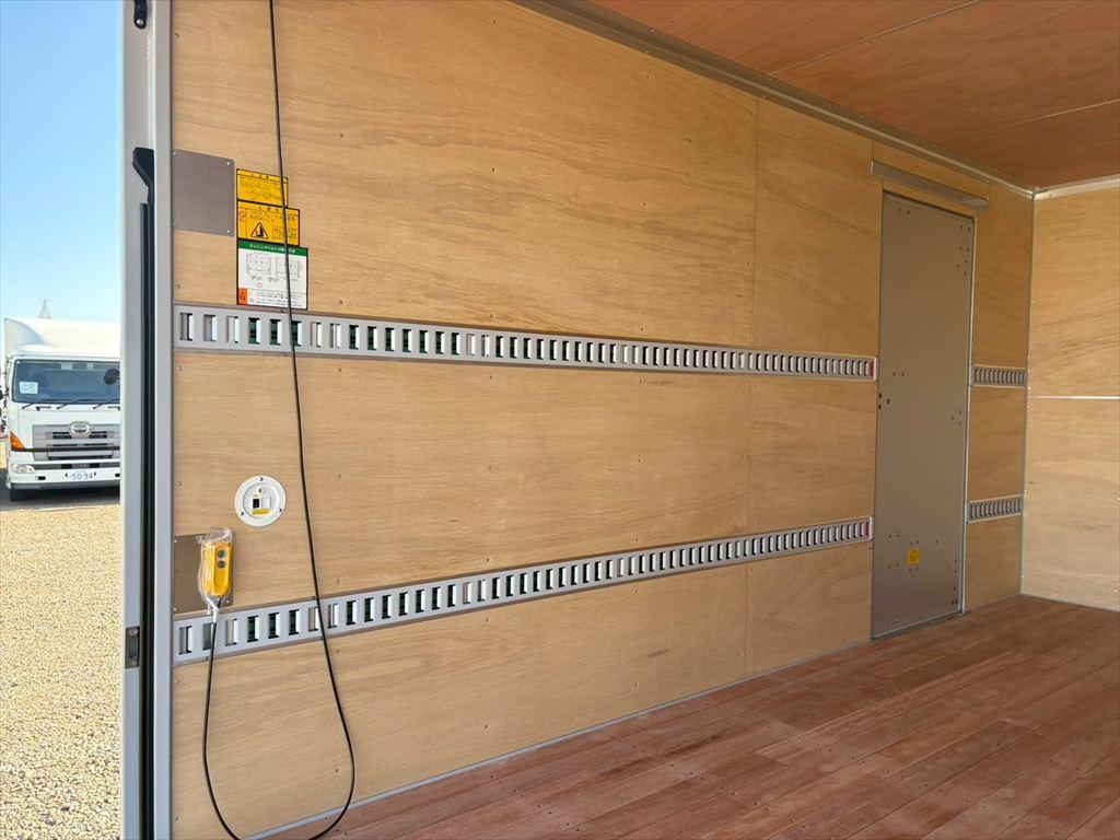 三菱 キャンター 2PG-FEB80(2WD)の写真9