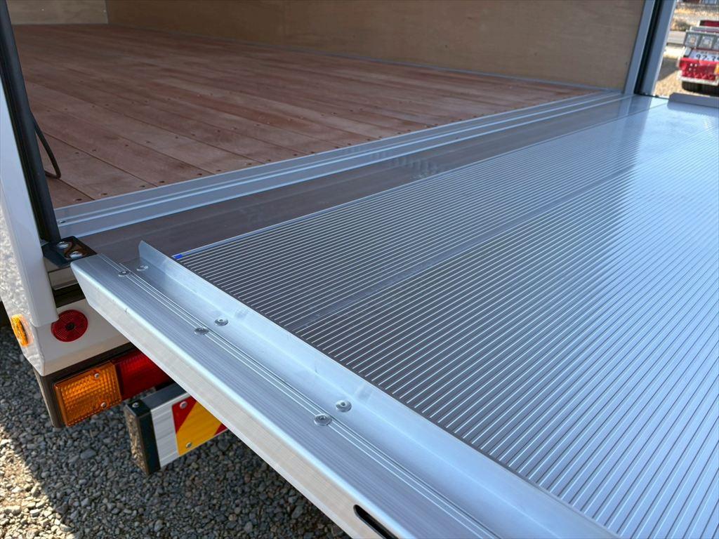 三菱 キャンター 2PG-FEB80(2WD)の写真13