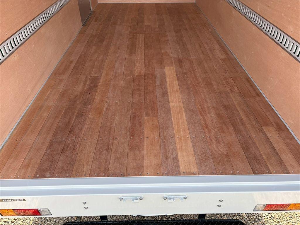 三菱 キャンター 2PG-FEB80(2WD)の写真8