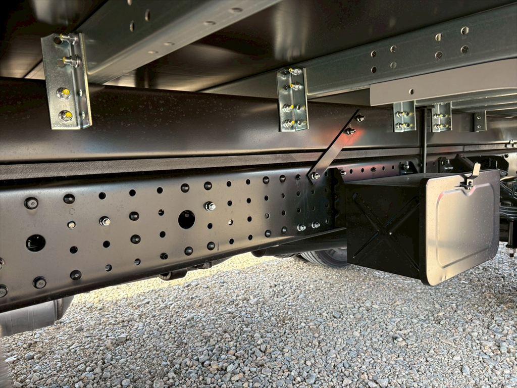 三菱 キャンター 2PG-FEB80(2WD)の写真15