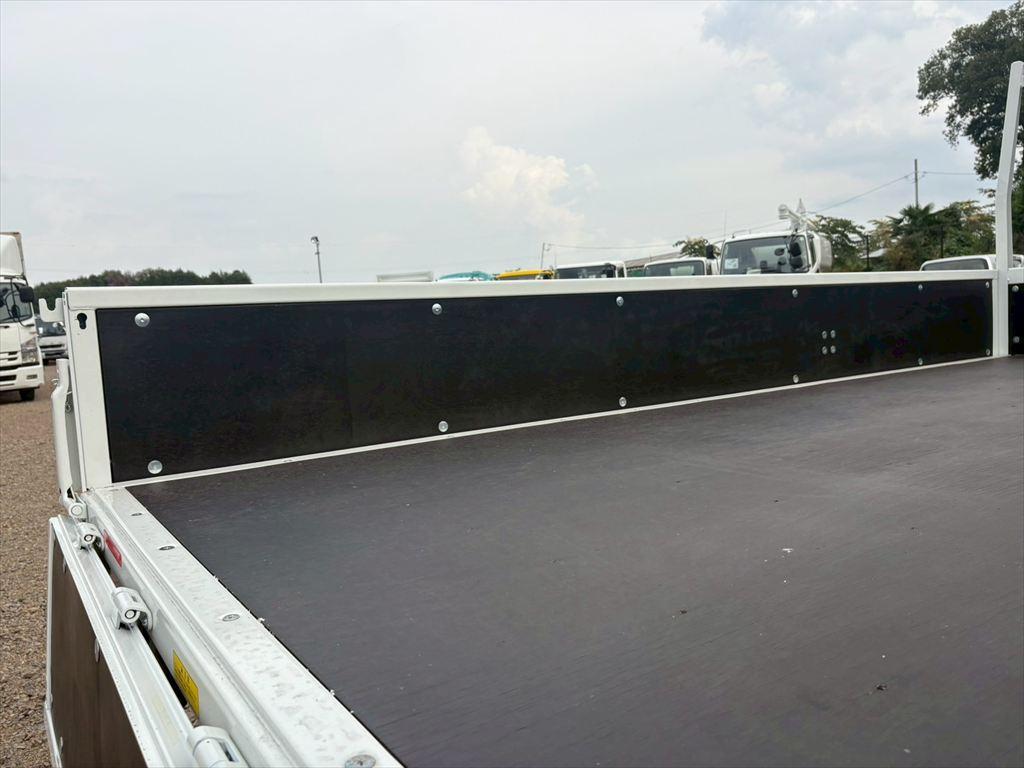 三菱 キャンター 2RG-FEAV0(2WD)の写真9