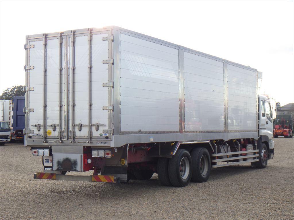 いすゞ ギガ QKG-CYM77A(6x2)の写真4