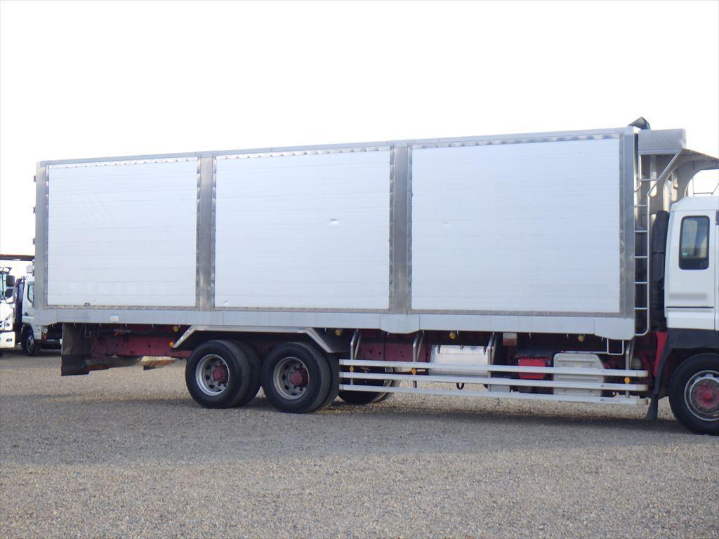 いすゞ ギガ QKG-CYM77A(6x2)の写真5