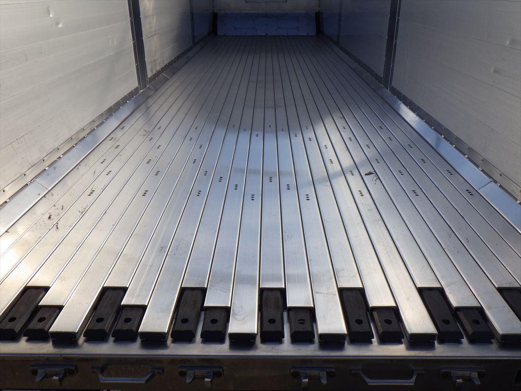 いすゞ ギガ QKG-CYM77A(6x2)の写真8