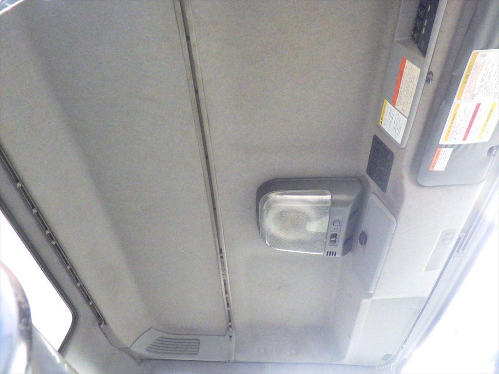 いすゞ ギガ QKG-CYM77A(6x2)の写真24