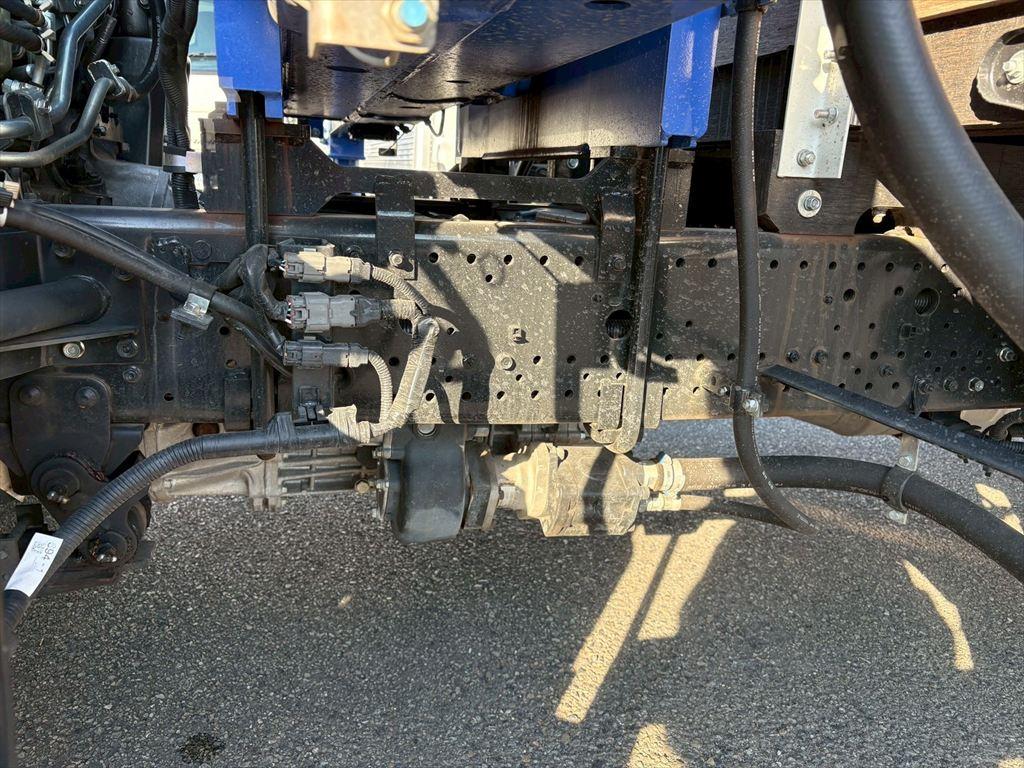 いすゞ フォワード 2PG-FRR90S2(2WD)の写真16