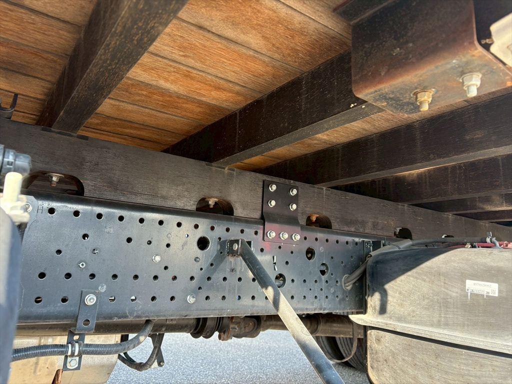 いすゞ フォワード 2PG-FRR90S2(2WD)の写真17