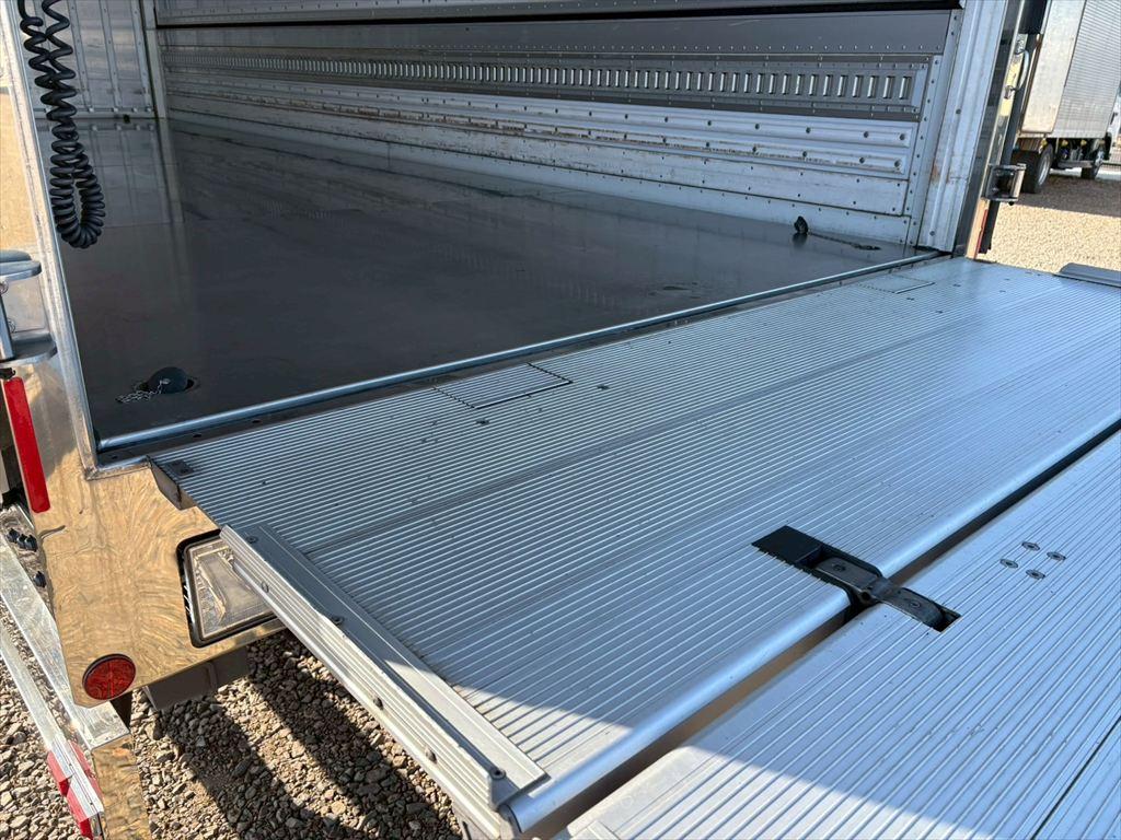 いすゞ フォワード 2PG-FSR90T2(2WD)の写真13