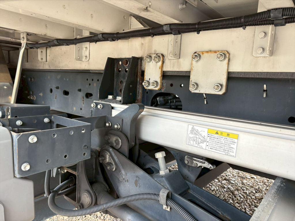 いすゞ フォワード 2PG-FSR90T2(2WD)の写真15