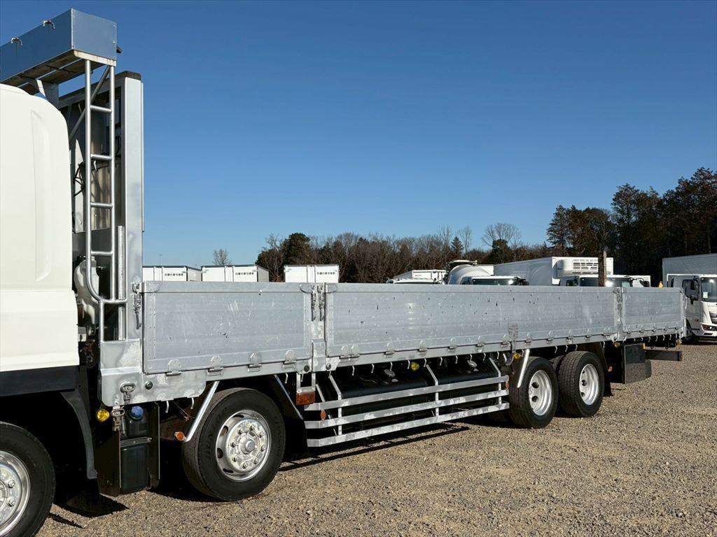 いすゞ ギガ 2PG-CYJ77C(8x4)の写真6