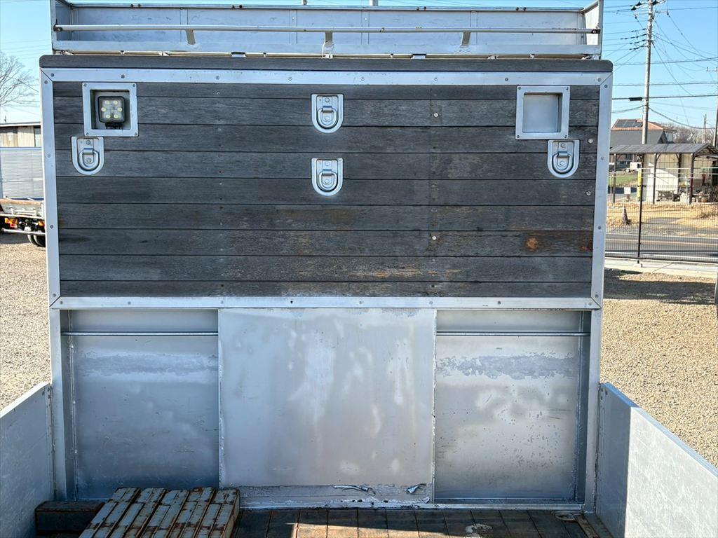 いすゞ ギガ 2PG-CYJ77C(8x4)の写真7