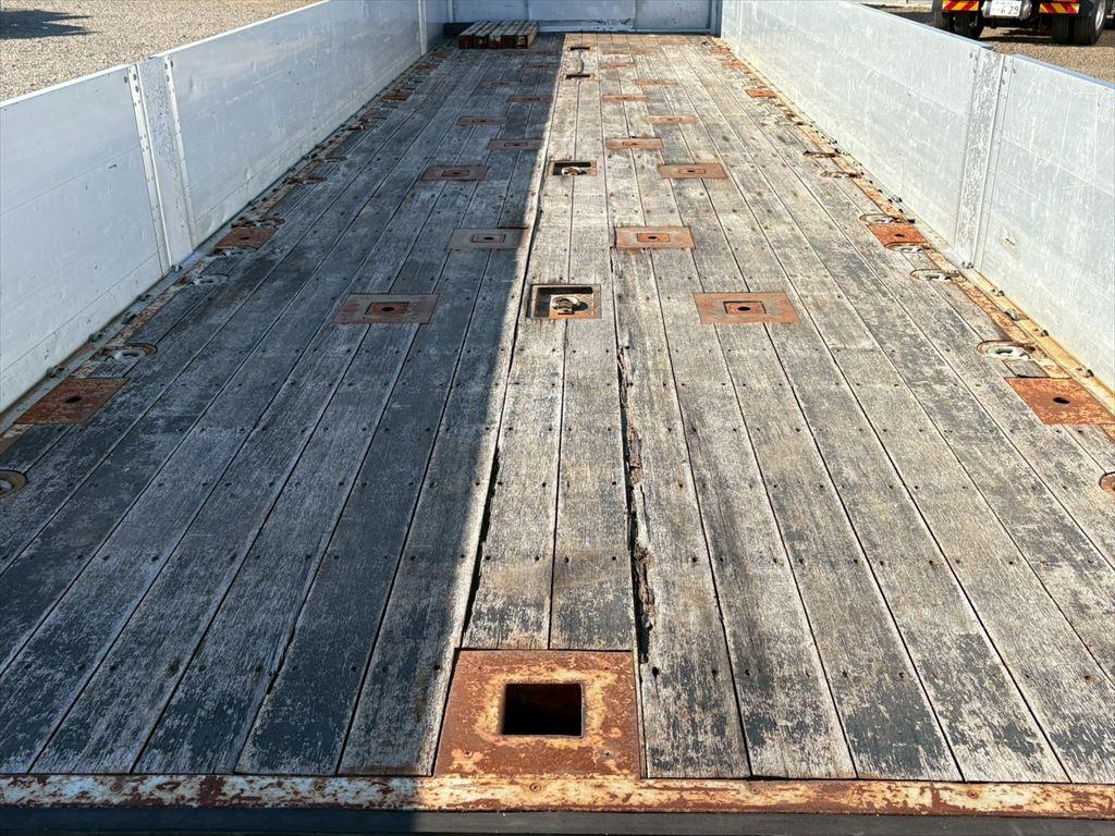 いすゞ ギガ 2PG-CYJ77C(8x4)の写真8