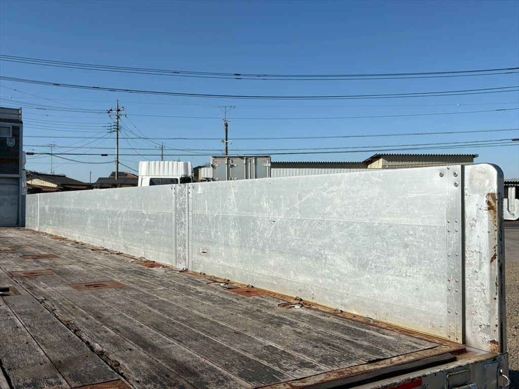 いすゞ ギガ 2PG-CYJ77C(8x4)の写真10