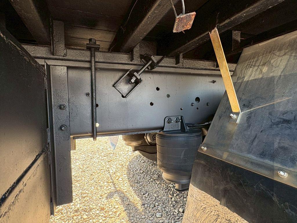 いすゞ ギガ 2PG-CYJ77C(8x4)の写真16