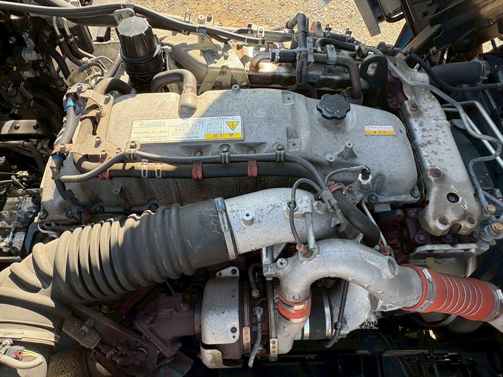 いすゞ ギガ 2PG-CYJ77C(8x4)の写真19