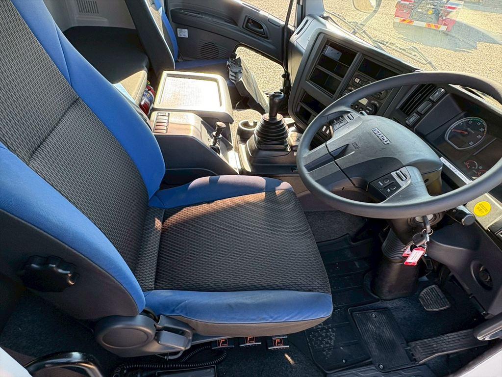 いすゞ ギガ 2PG-CYJ77C(8x4)の写真21