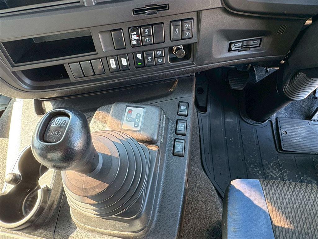 いすゞ ギガ 2PG-CYJ77C(8x4)の写真23