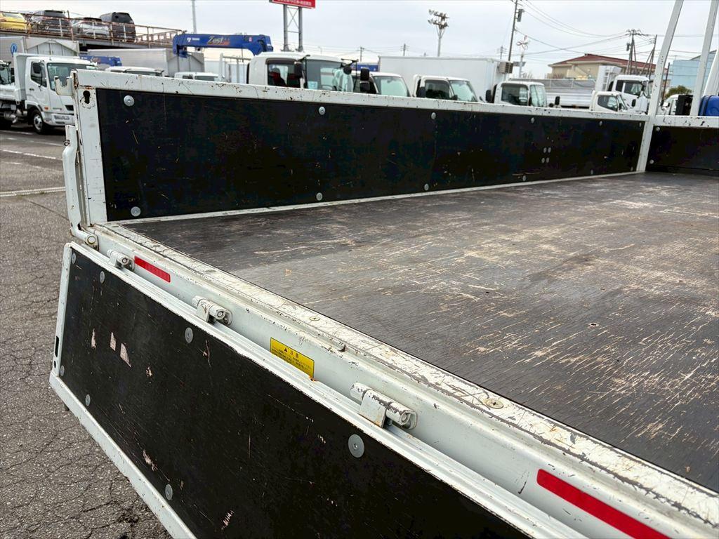 三菱 キャンター 2RG-FEA80(2WD)の写真9