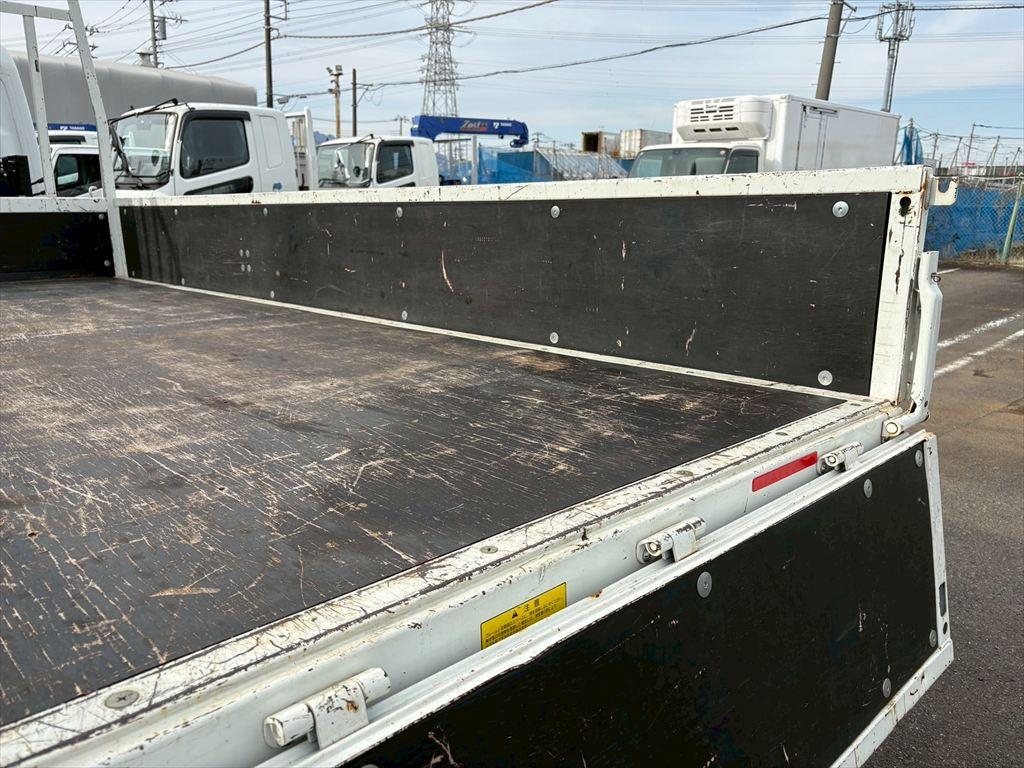 三菱 キャンター 2RG-FEA80(2WD)の写真10