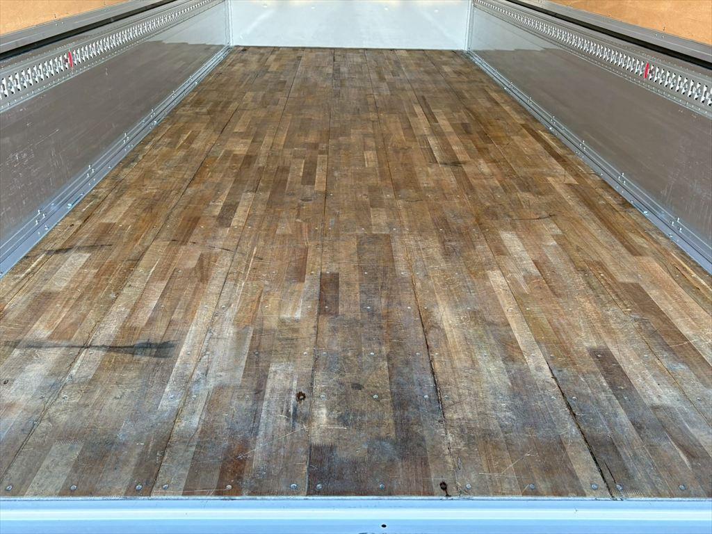 いすゞ フォワード 2RG-FTR90V4(2WD)の写真8