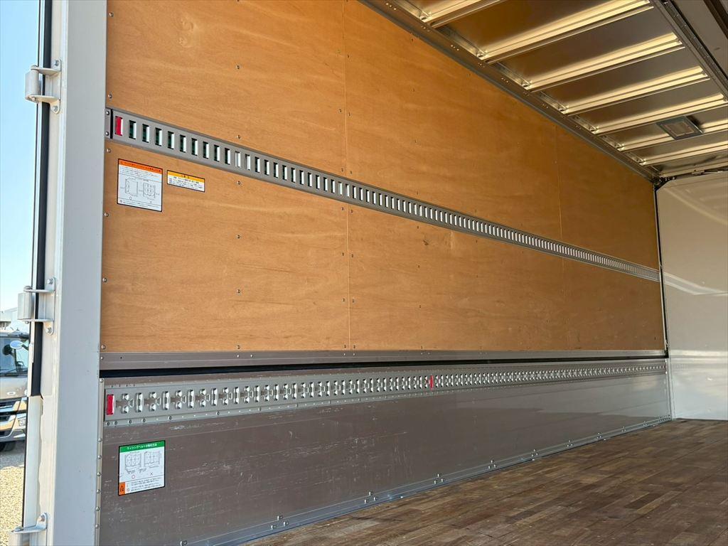 いすゞ フォワード 2RG-FTR90V4(2WD)の写真9