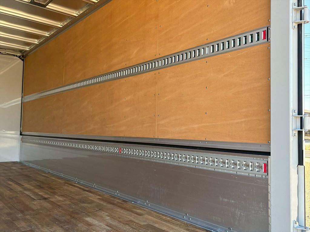 いすゞ フォワード 2RG-FTR90V4(2WD)の写真10