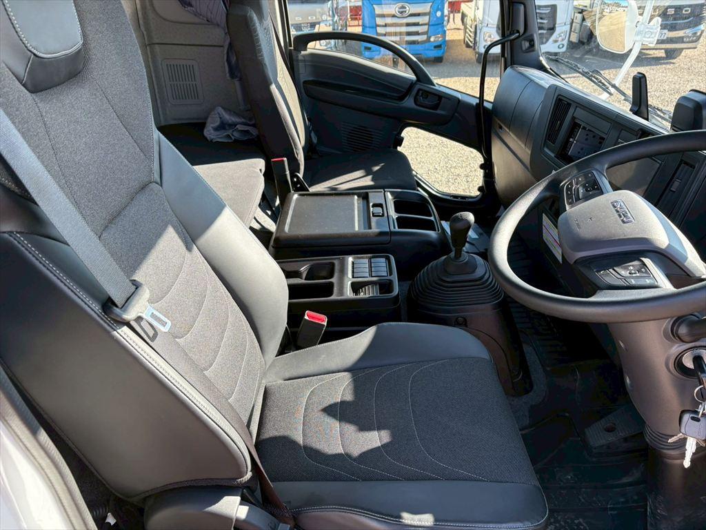 いすゞ フォワード 2RG-FTR90V4(2WD)の写真21