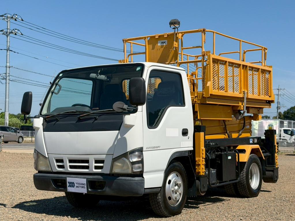 いすゞ エルフ PB-NKR81AN(2WD)の写真1