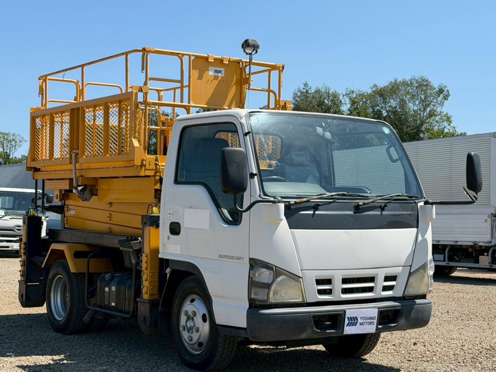 いすゞ エルフ PB-NKR81AN(2WD)の写真2