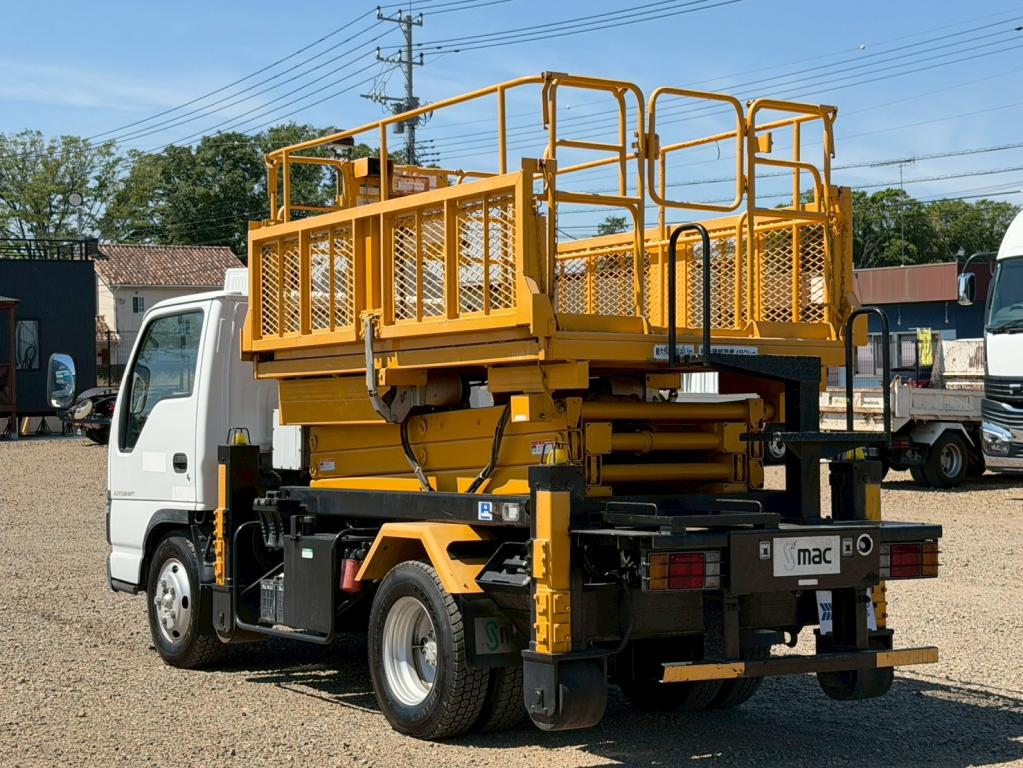 いすゞ エルフ PB-NKR81AN(2WD)の写真3