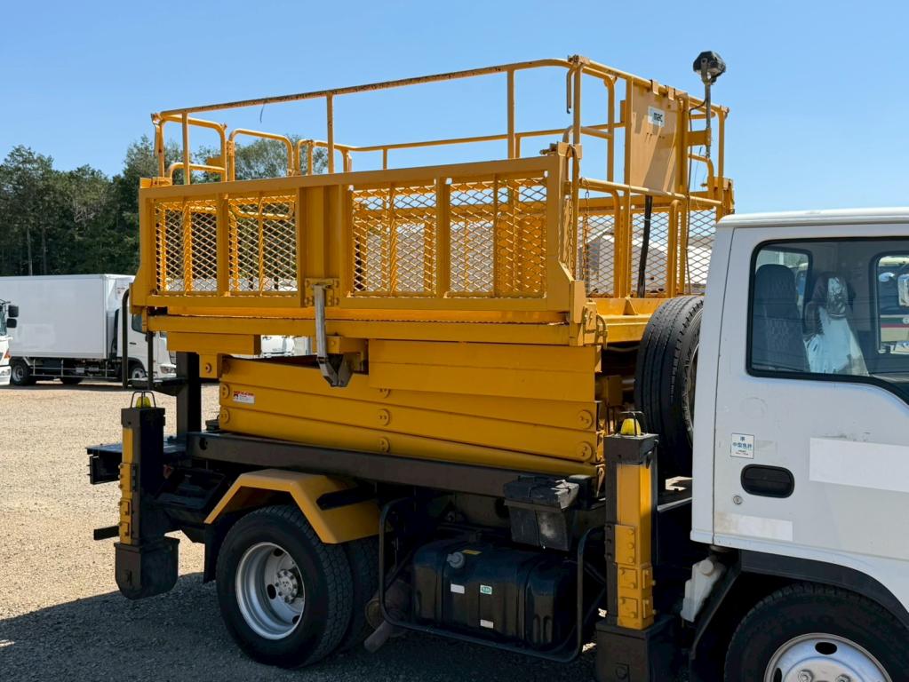 いすゞ エルフ PB-NKR81AN(2WD)の写真5