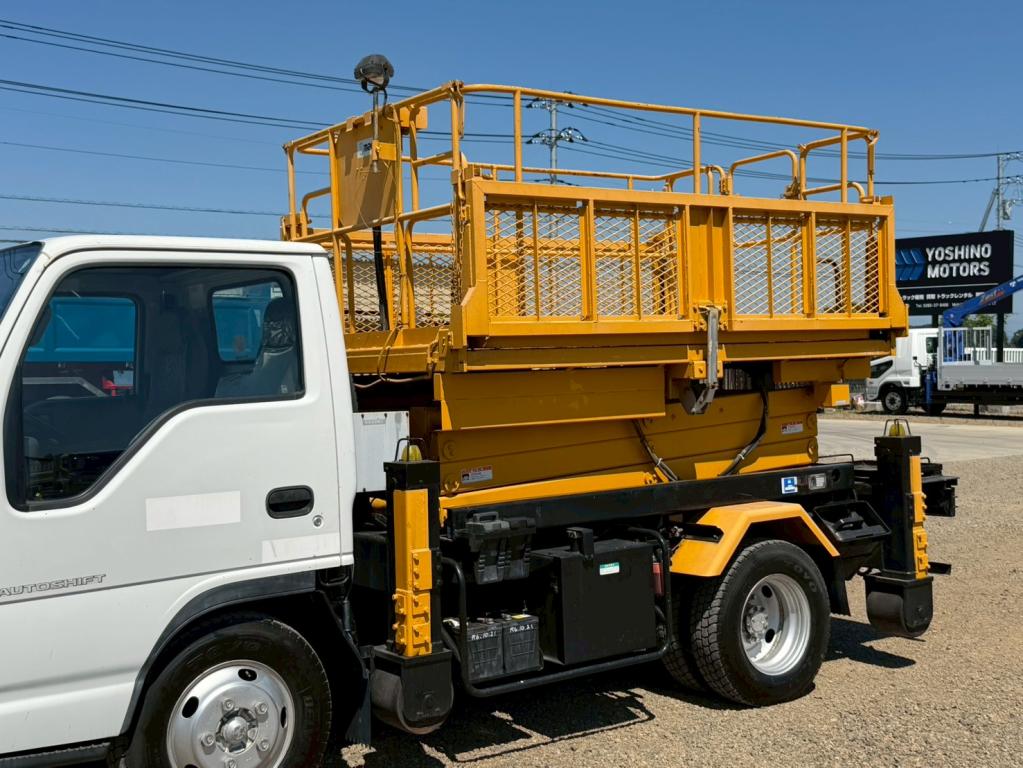 いすゞ エルフ PB-NKR81AN(2WD)の写真6