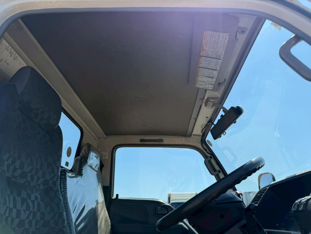 いすゞ エルフ PB-NKR81AN(2WD)の写真12
