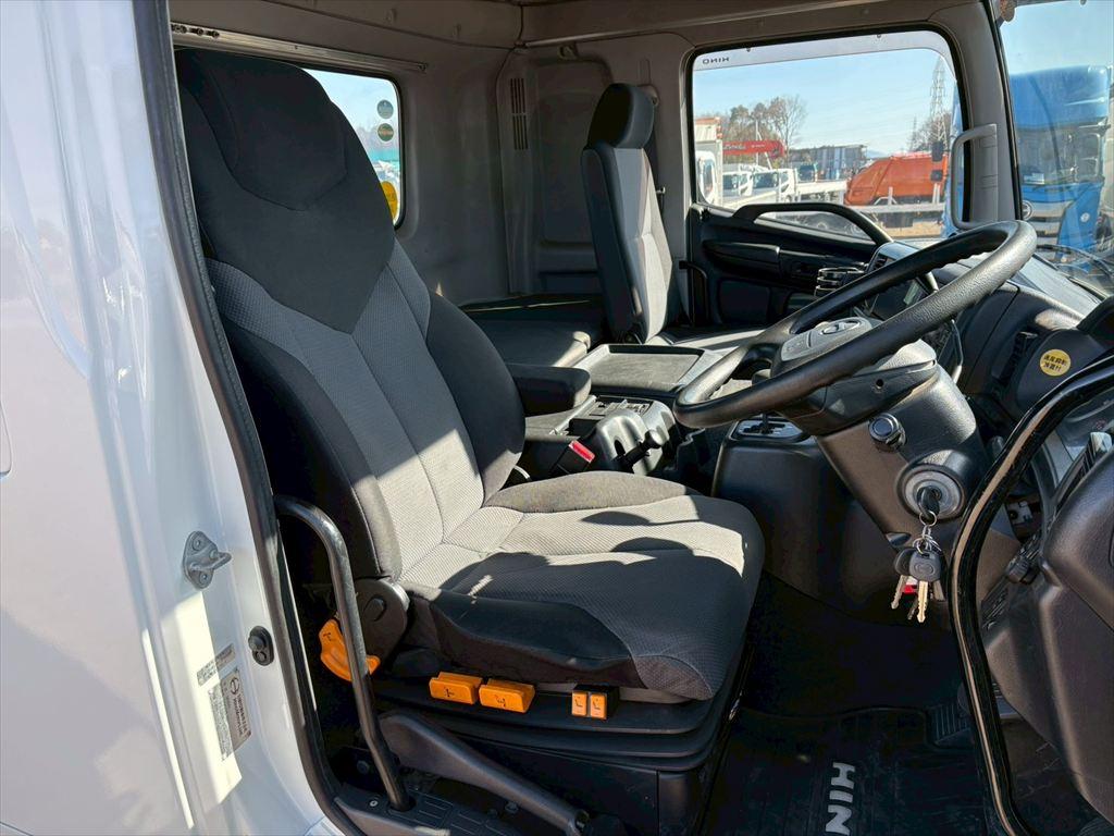 日野 プロフィア QPG-SH1EDDG(2WD)の写真21