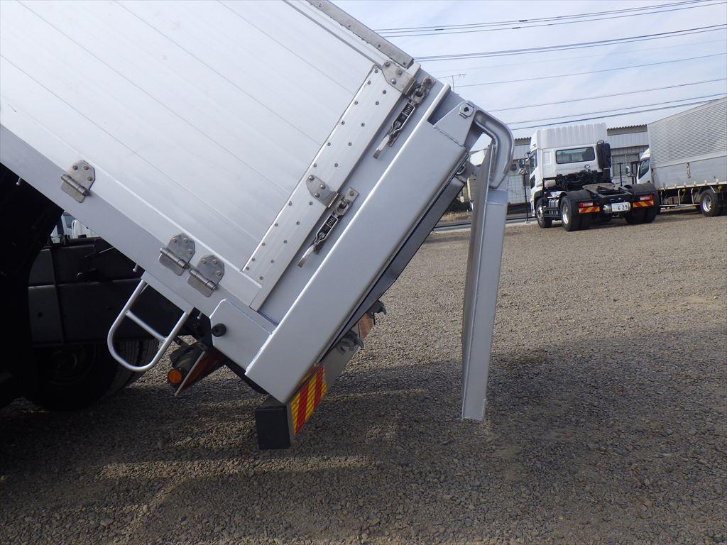 いすゞ ギガ QKG-CYZ77A(6x4)の写真12