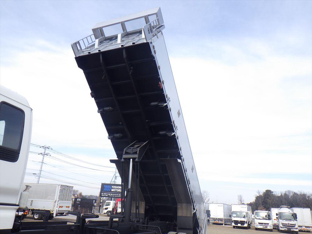 いすゞ ギガ QKG-CYZ77A(6x4)の写真13