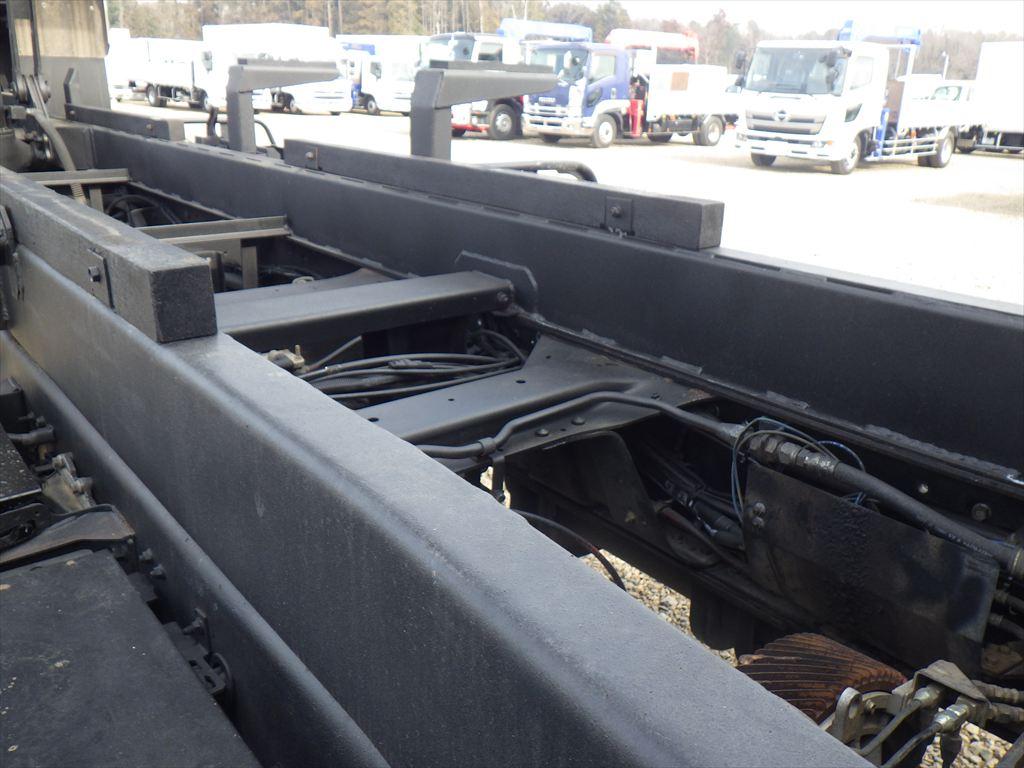 いすゞ ギガ QKG-CYZ77A(6x4)の写真15