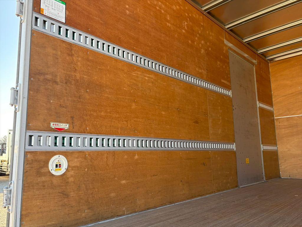 いすゞ エルフ 2RG-NPR88AN(2WD)の写真9