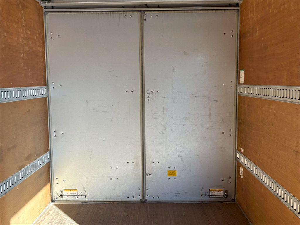 いすゞ エルフ 2RG-NPR88AN(2WD)の写真11