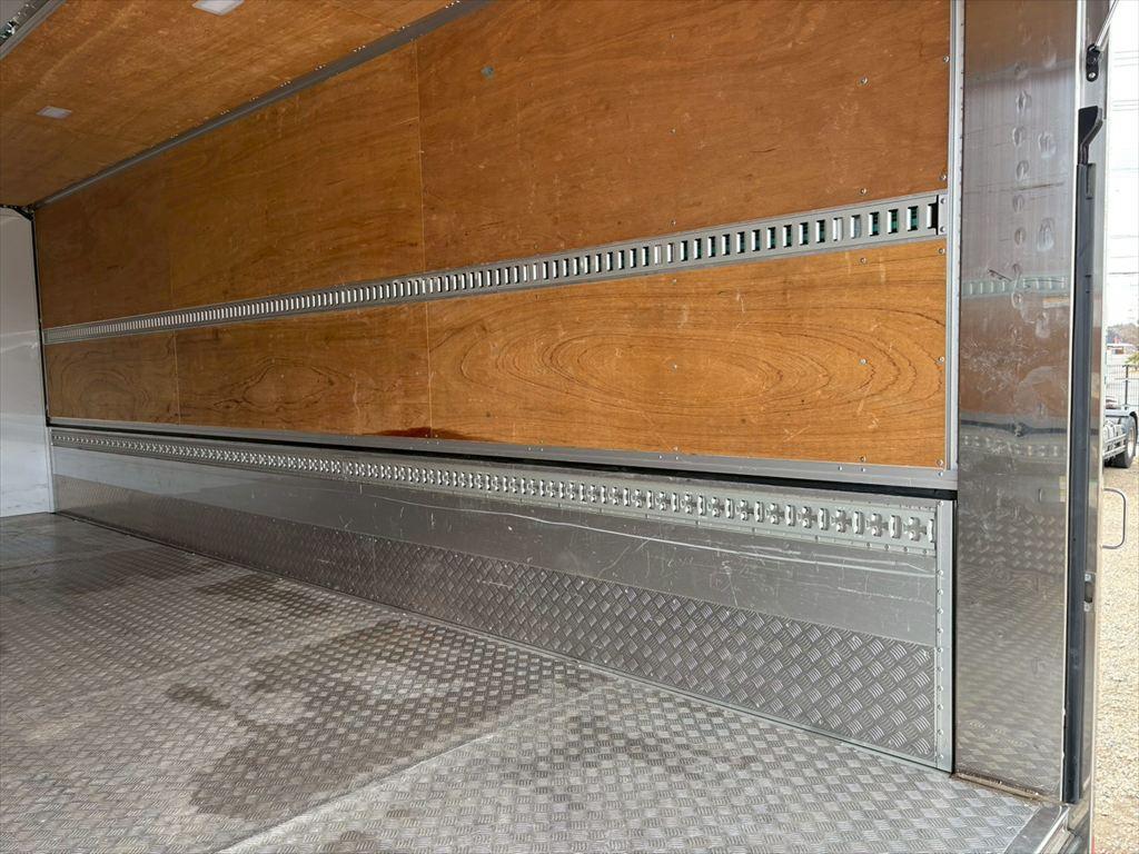 いすゞ フォワード 2RG-FRR90T2(2WD)の写真10